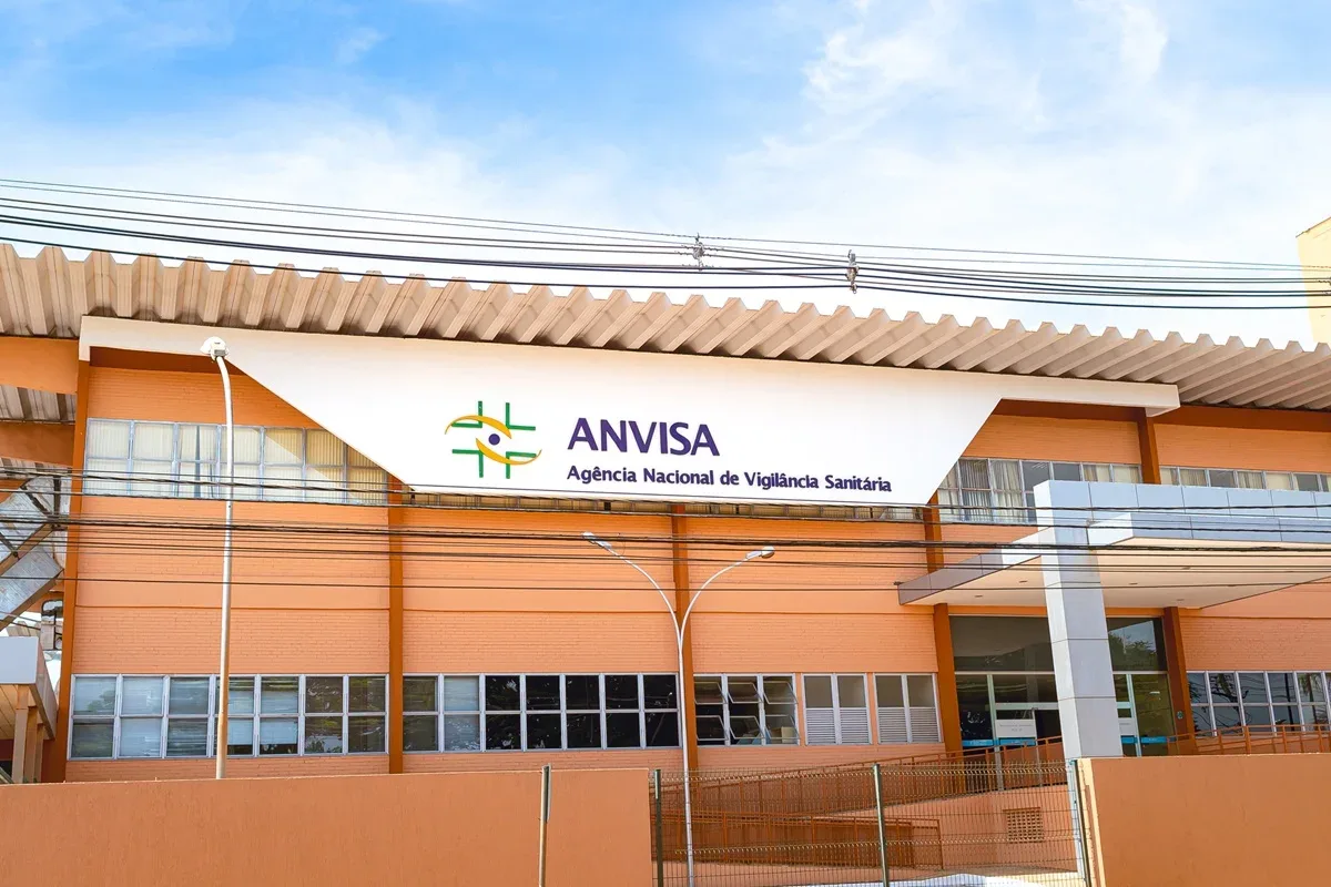 Anvisa suspende lotes irregulares de gel íntimo e antitranspirante