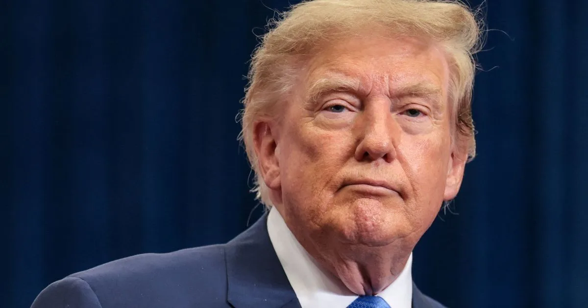 Donald Trump justifica exclusão de veículos da Casa Branca como combate a desinformação