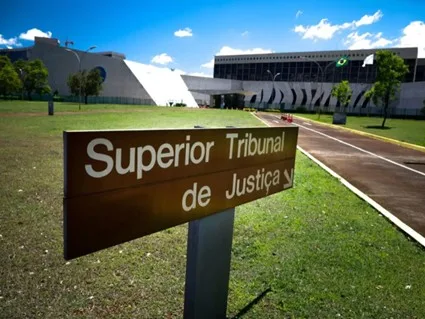 STJ valida condenação de réu flagrado com veículo de placas adulteradas