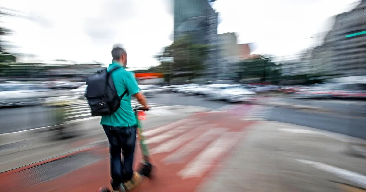 CET inicia fiscalização de bicicletas elétricas e patinetes em São Paulo