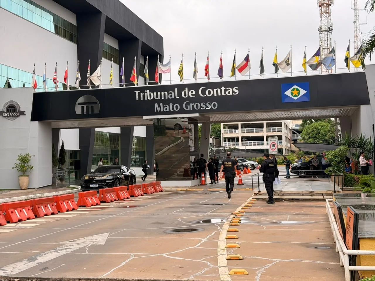 Presidente do TCE-MT e servidores são presos pela PF por esquema de saques milionários