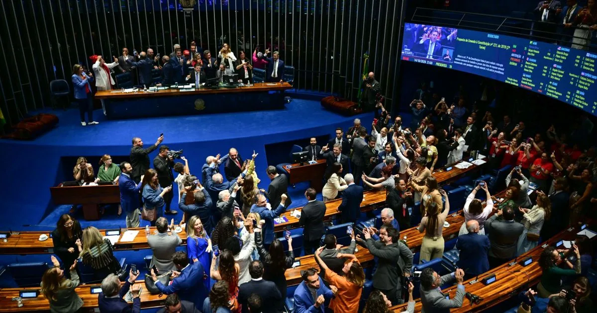 Congresso Nacional promulga PEC que extingue a escala de trabalho 6x1