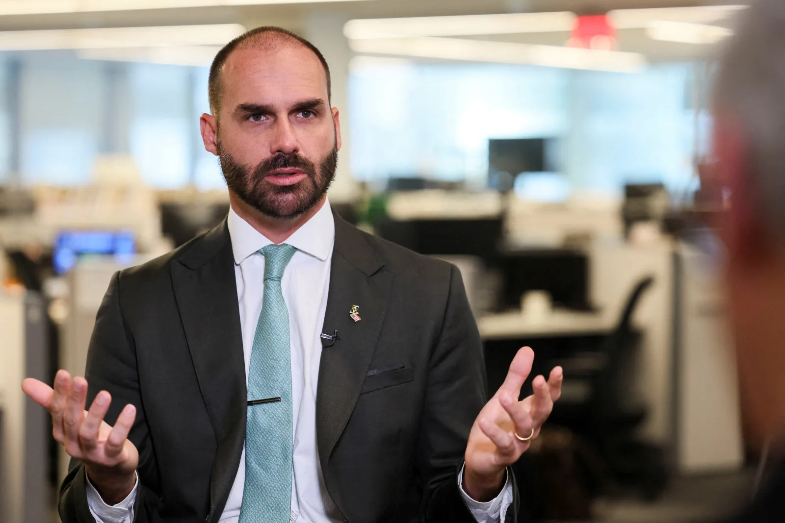 Ministério da Justiça demite Eduardo Bolsonaro do cargo de escrivão da PF