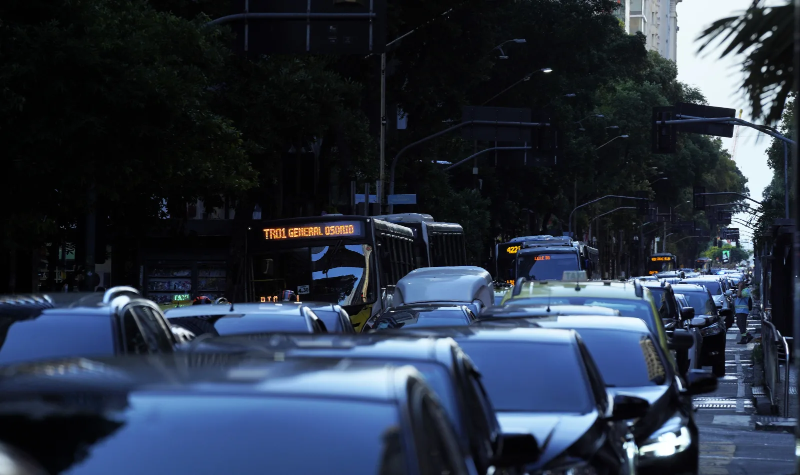 Detran RJ isenta multas por atraso em transferência de veículos durante greve