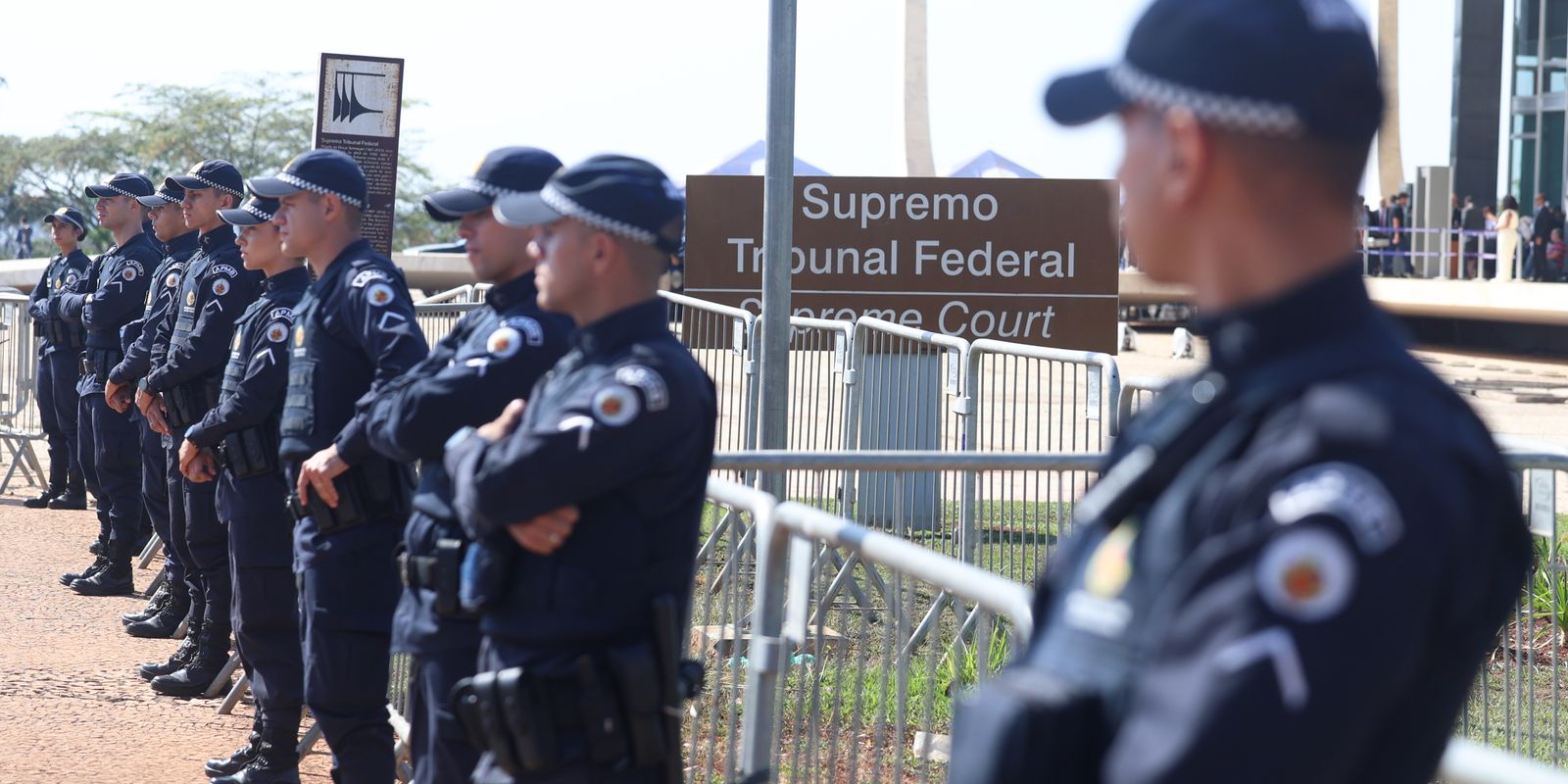 Flávio Dino questiona Edson Fachin e sugere julgamento conjunto no STF
