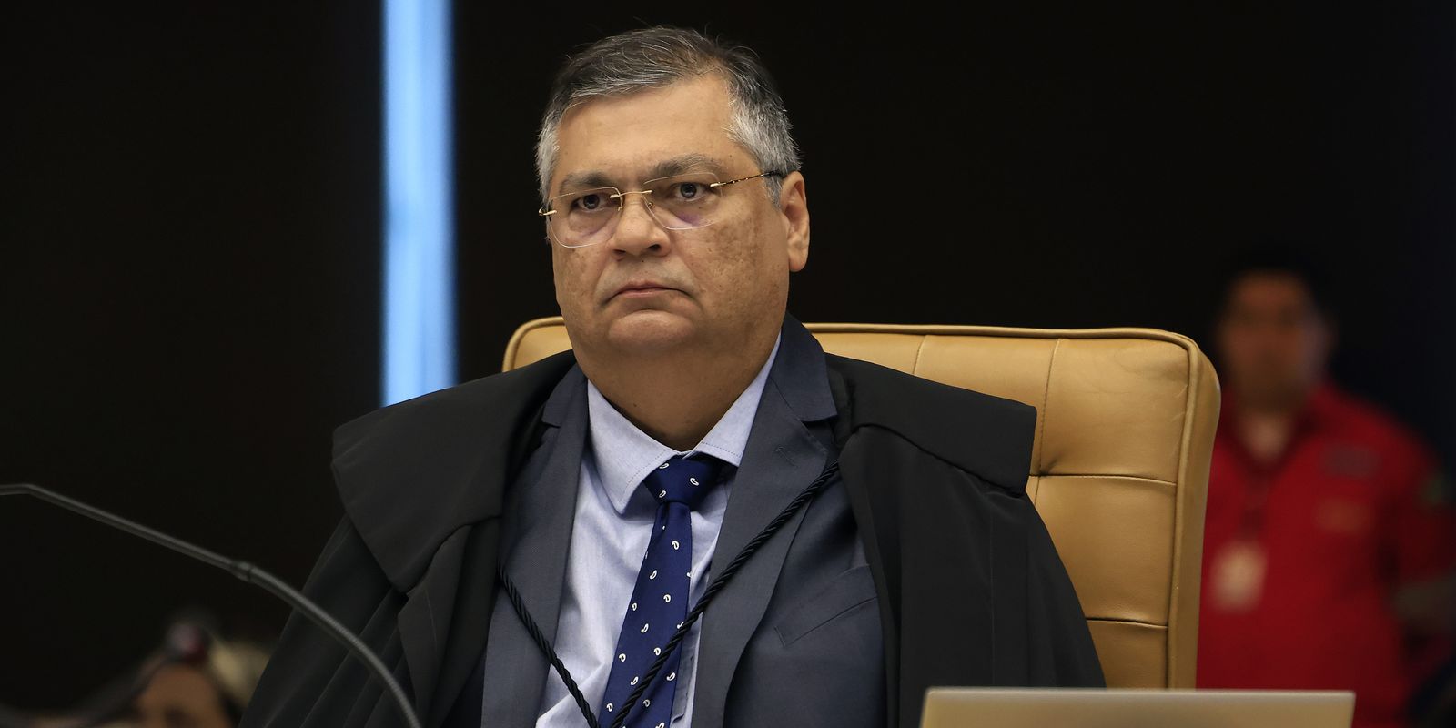 Flávio Dino cobra explicações sobre elo entre Banco Master e instituto de André Mendonça