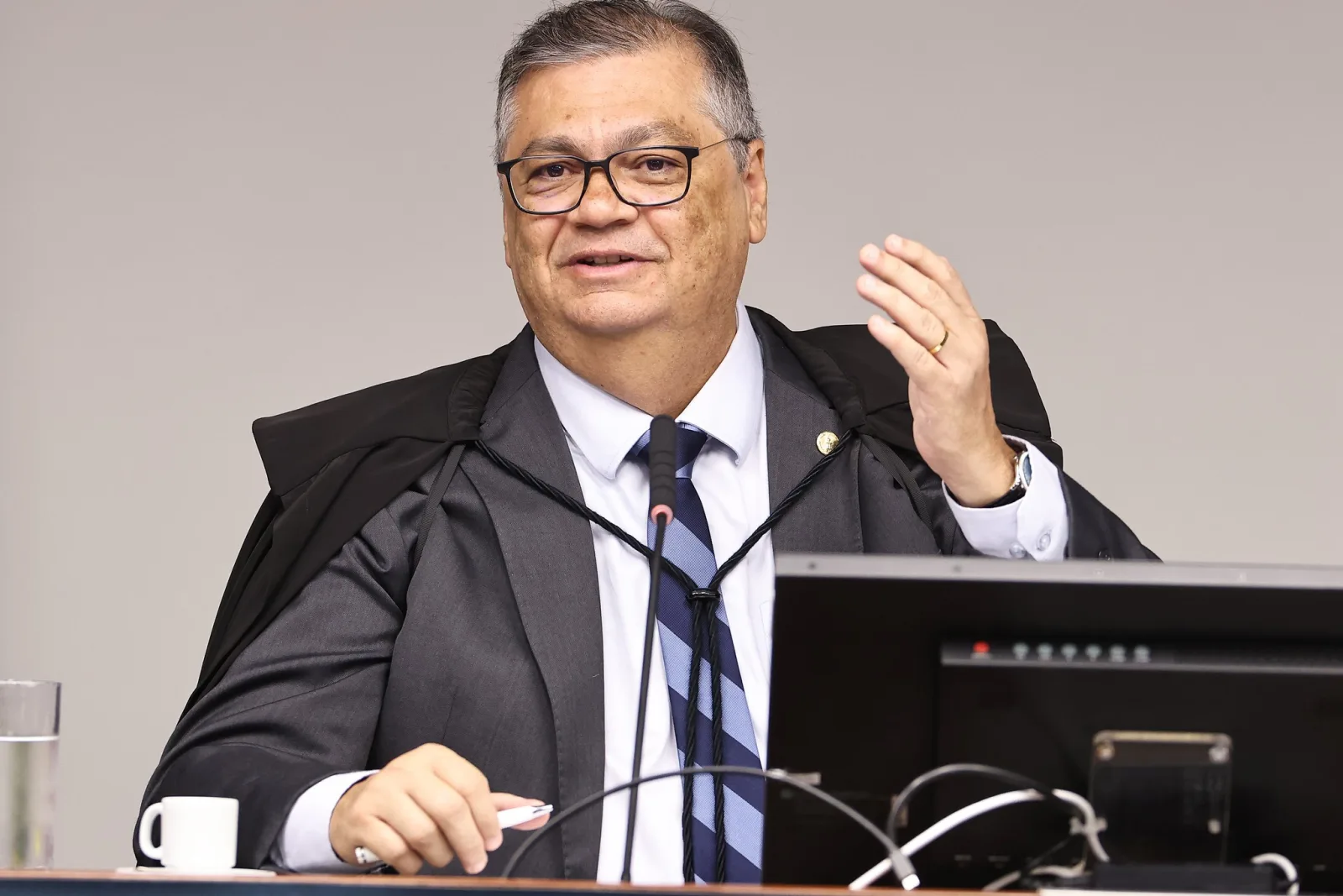 Dino defende que STF julgue emendas parlamentares após as eleições