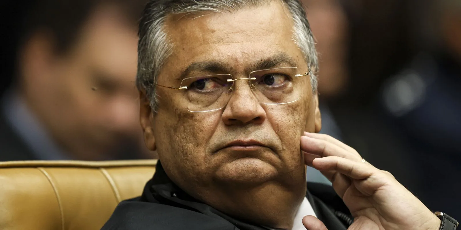 Dino determina que Polícia Federal investigue interferência estrangeira no processo eleitoral