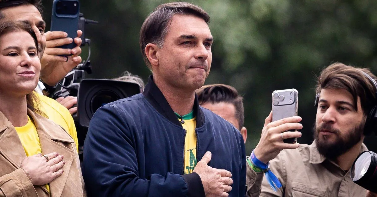 Campanha de Flávio aciona TSE contra uso da máquina pública por Lula