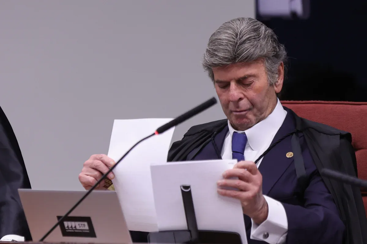 Luiz Fux dá 10 dias para Alcolumbre informar sobre reuniões no Senado