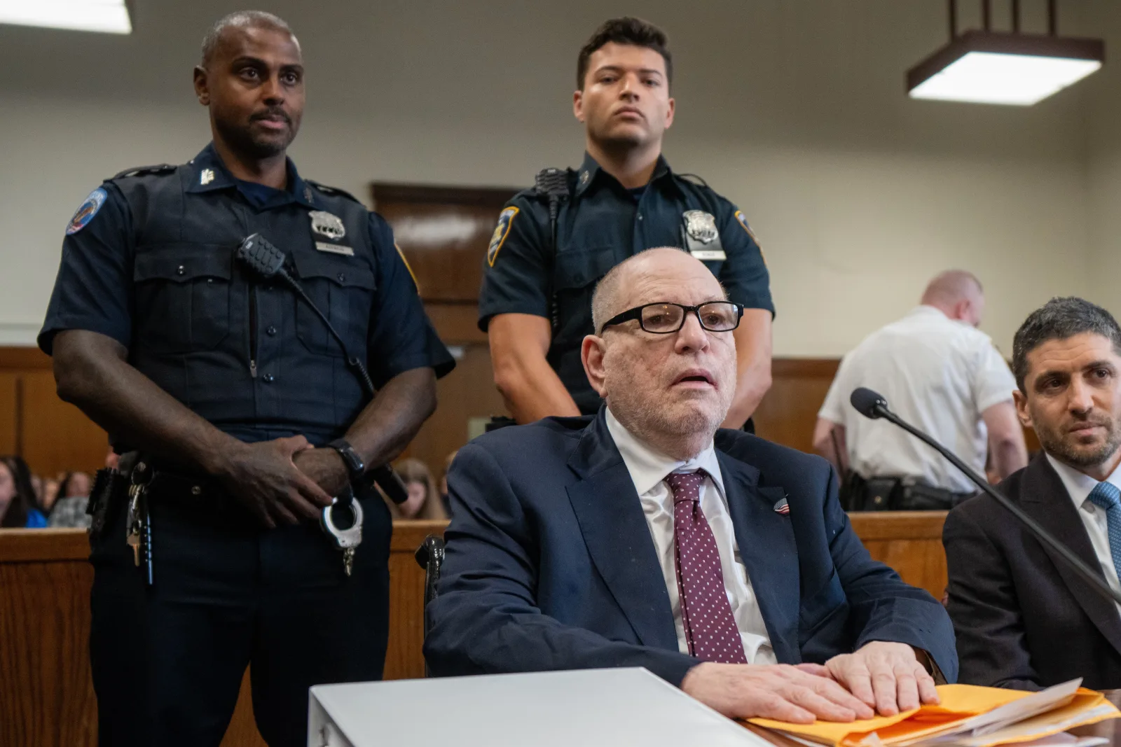 Tribunal de Nova York condena Harvey Weinstein a 15 anos de prisão