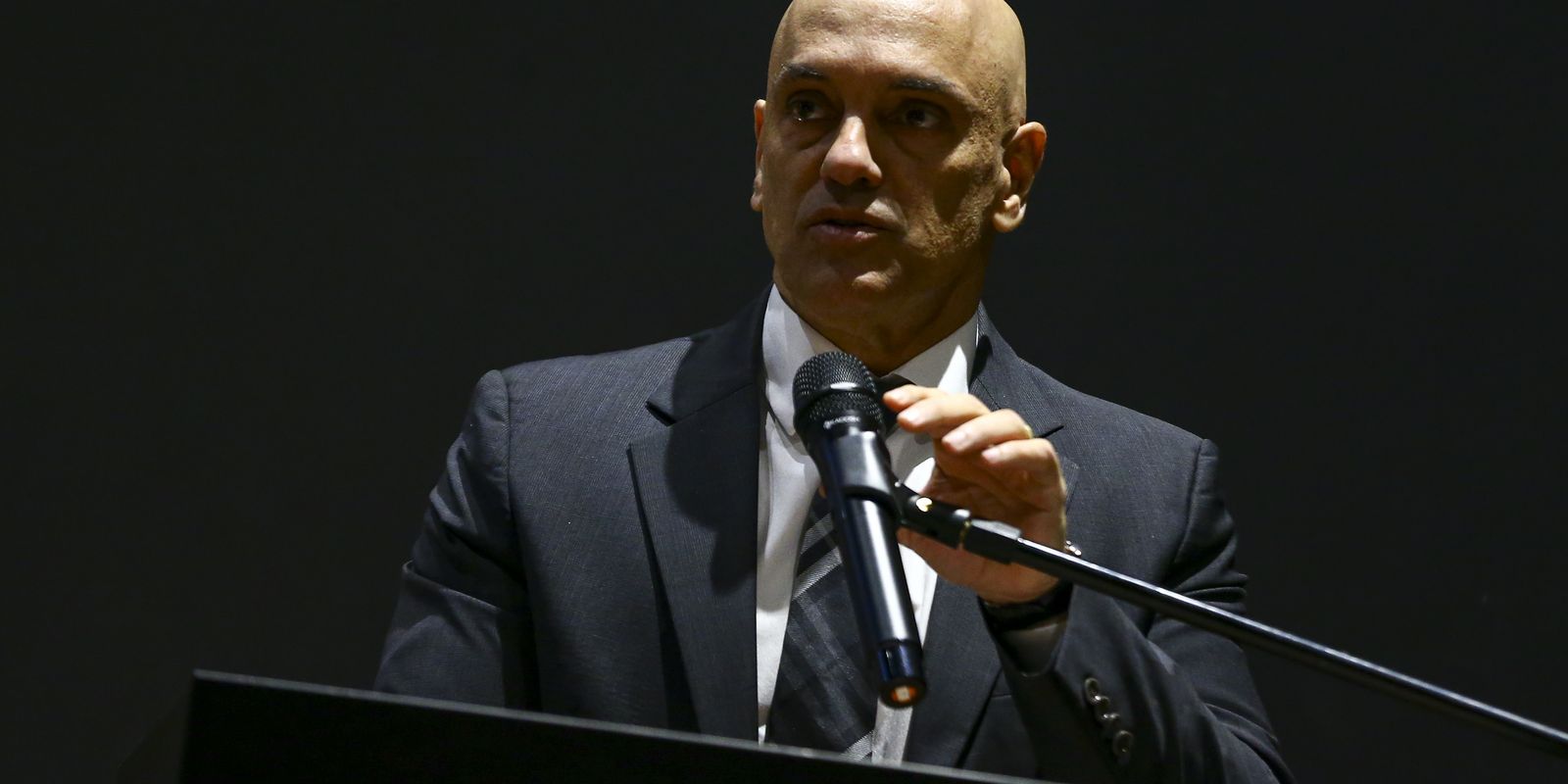 Moraes classifica como inconstitucional investigação conduzida por Mendonça