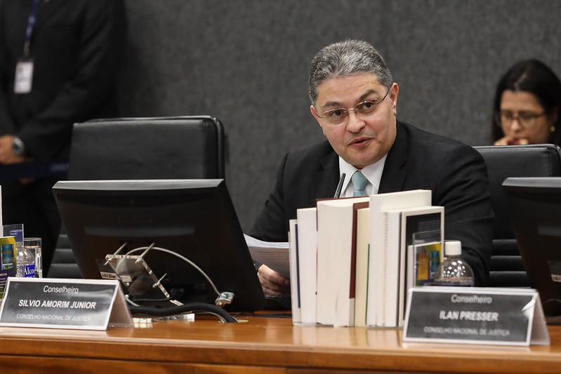 CNJ instaura PAD para apurar conduta misógina de juiz do TJDFT