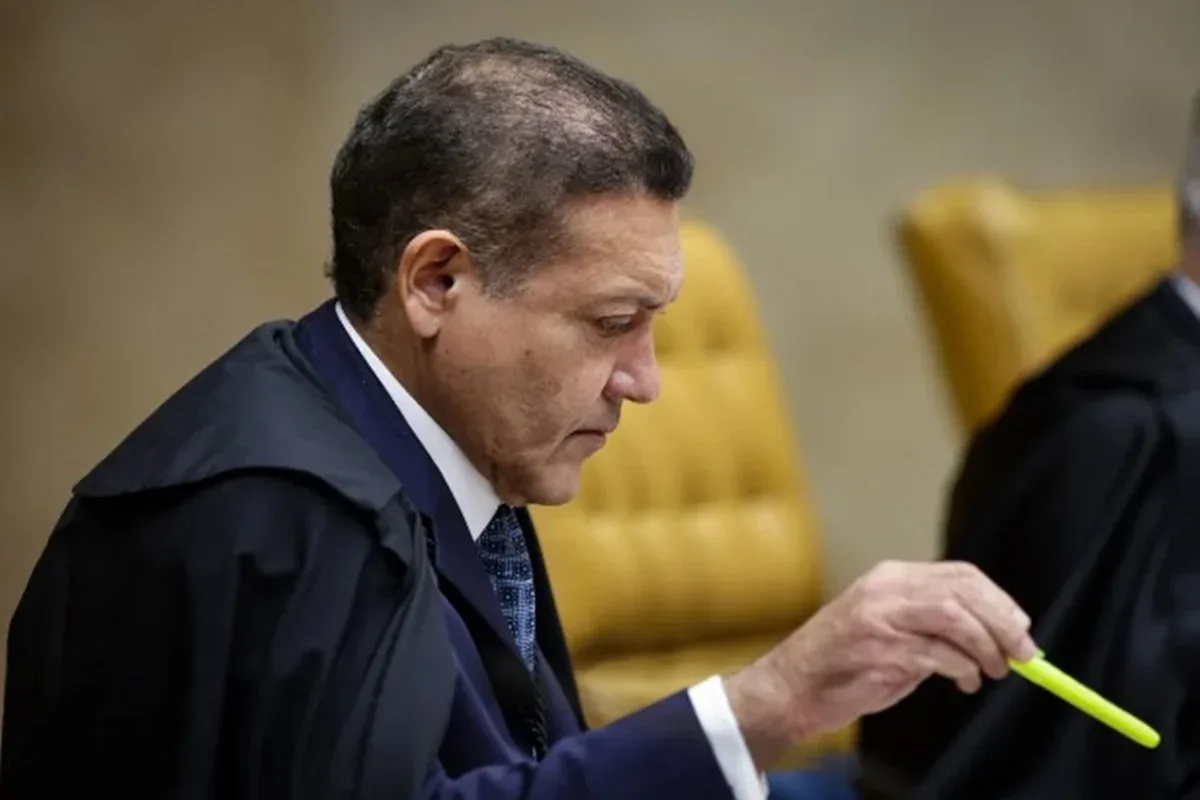 Kassio Nunes Marques mantém propaganda de Lula que critica Flávio