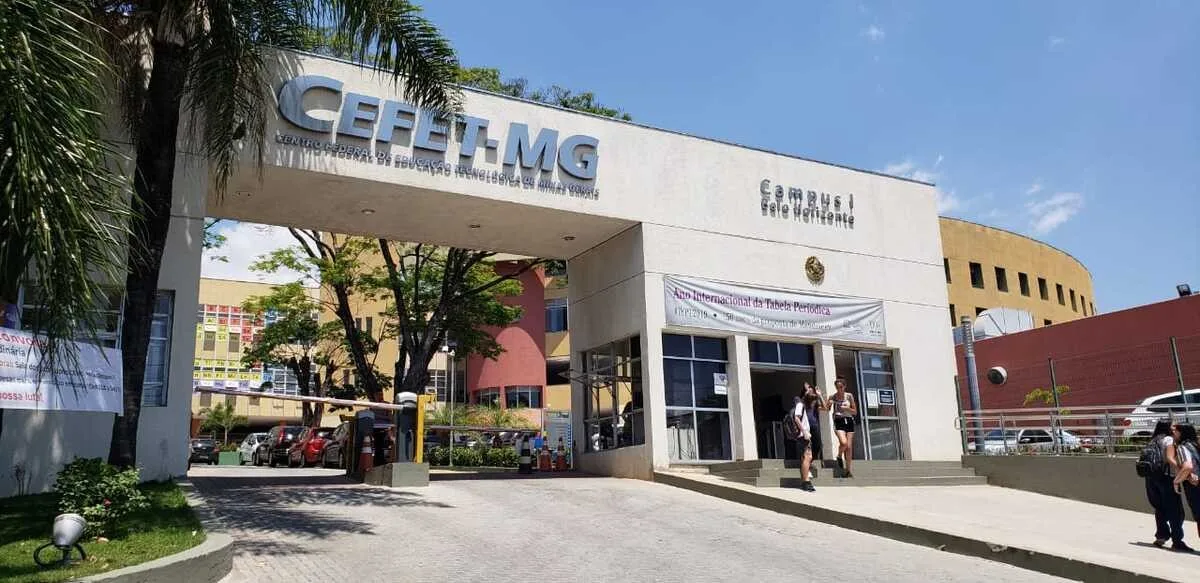 Lula sanciona lei que transforma Cefet-MG e Cefet-RJ em universidades