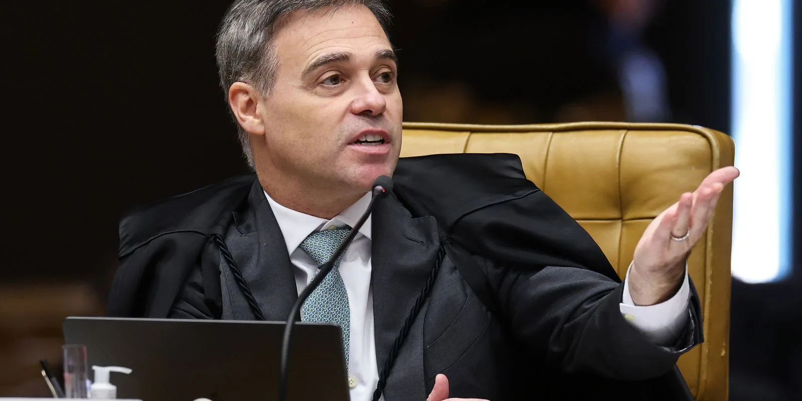 André Mendonça vota por desmembramento de investigação contra Alexandre de Moraes