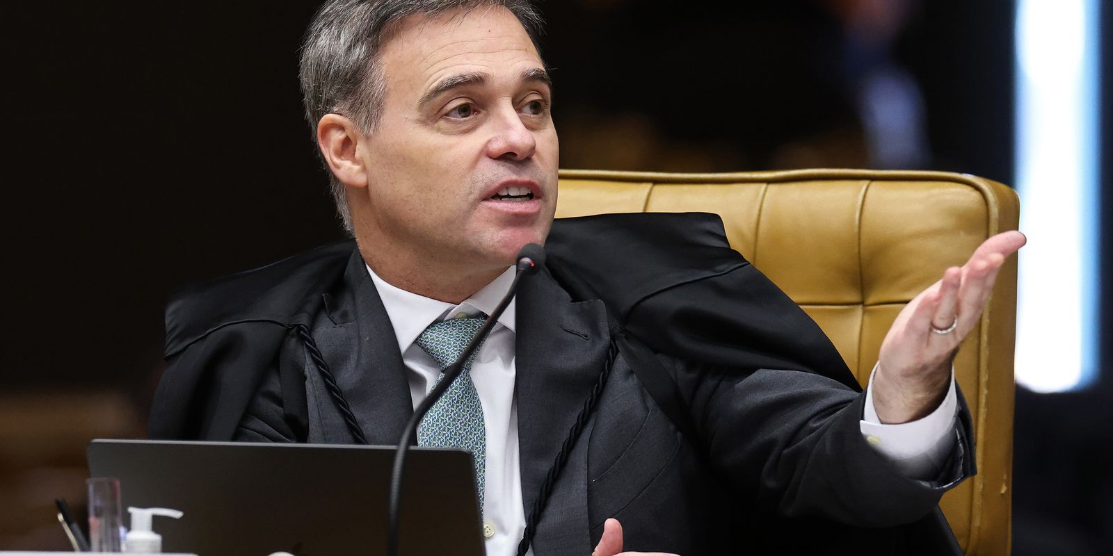 André Mendonça vota por desmembramento de investigação contra Alexandre de Moraes