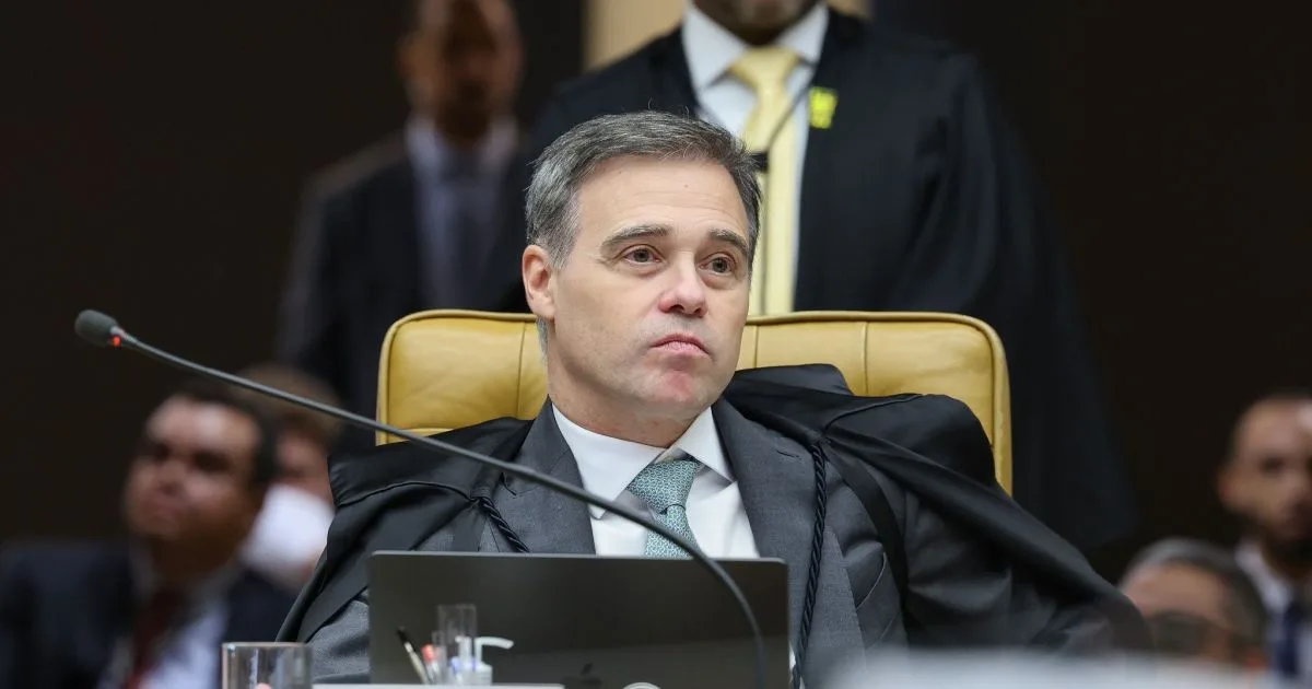 O ministro do STF André Mendonça durante sessão plenária em Brasília.