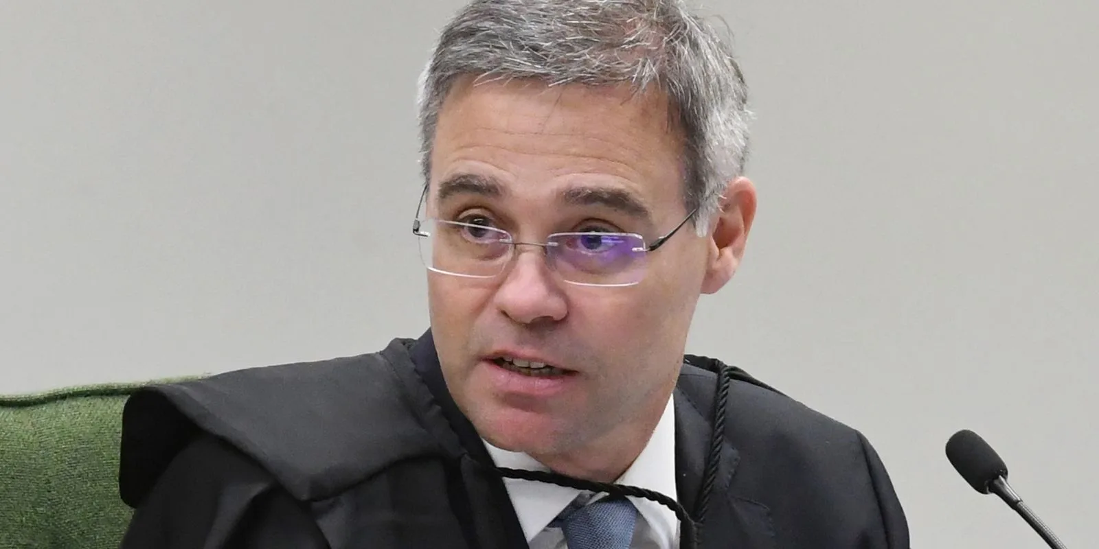 Ministro André Mendonça afasta diretor-geral da PF após pedido do Novo