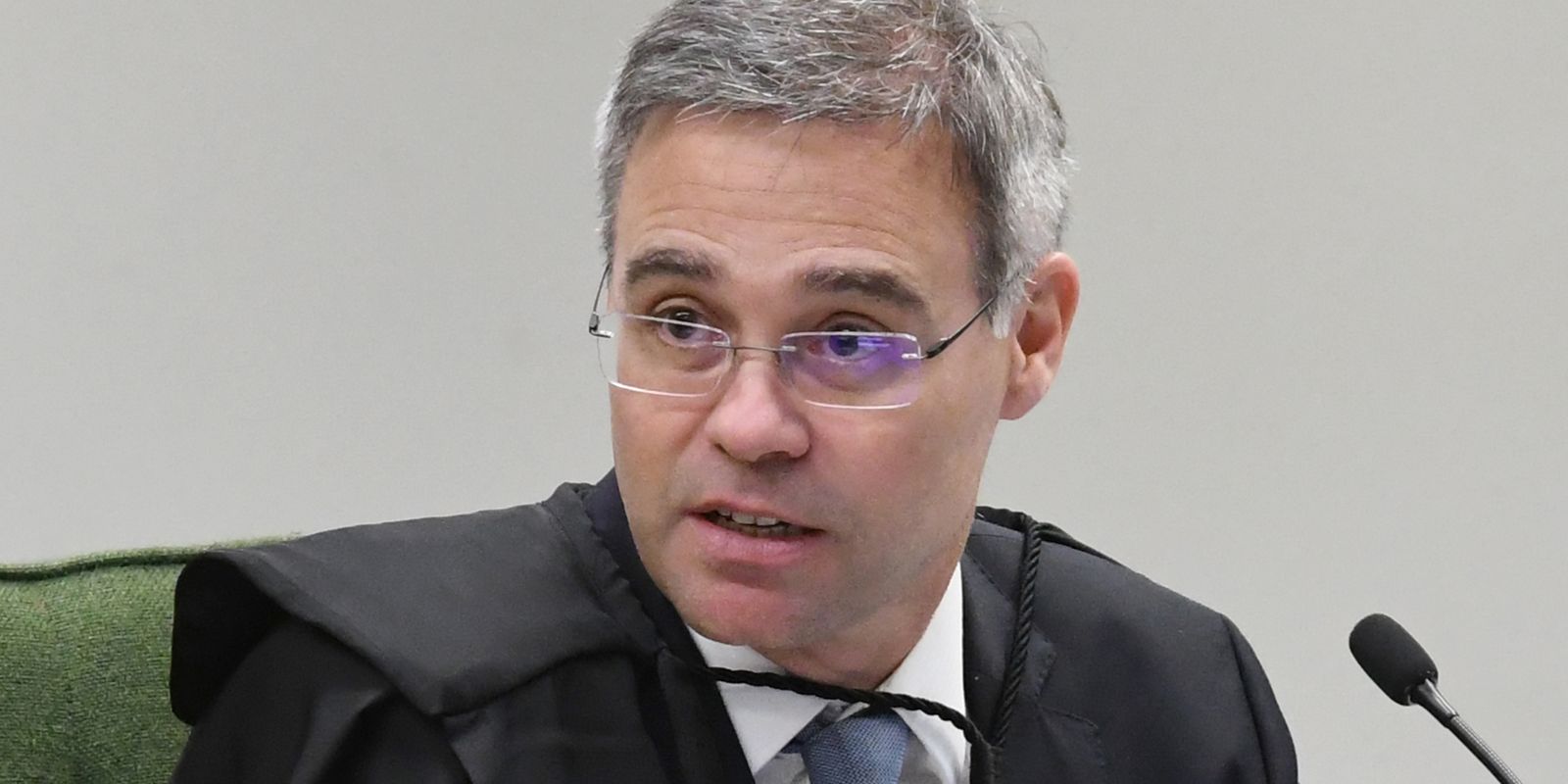 Ministro André Mendonça afasta diretor-geral da PF após pedido do Novo