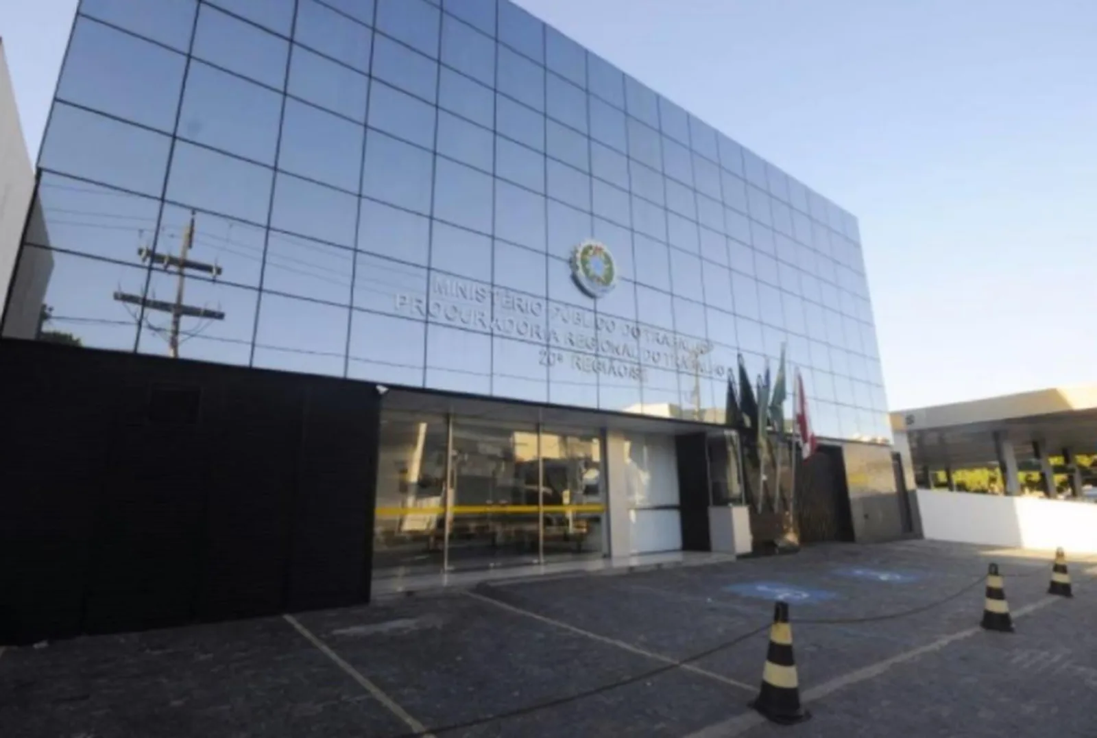MPT-SE ajuíza Ação Civil Pública contra Lojas Americanas por excesso de jornada