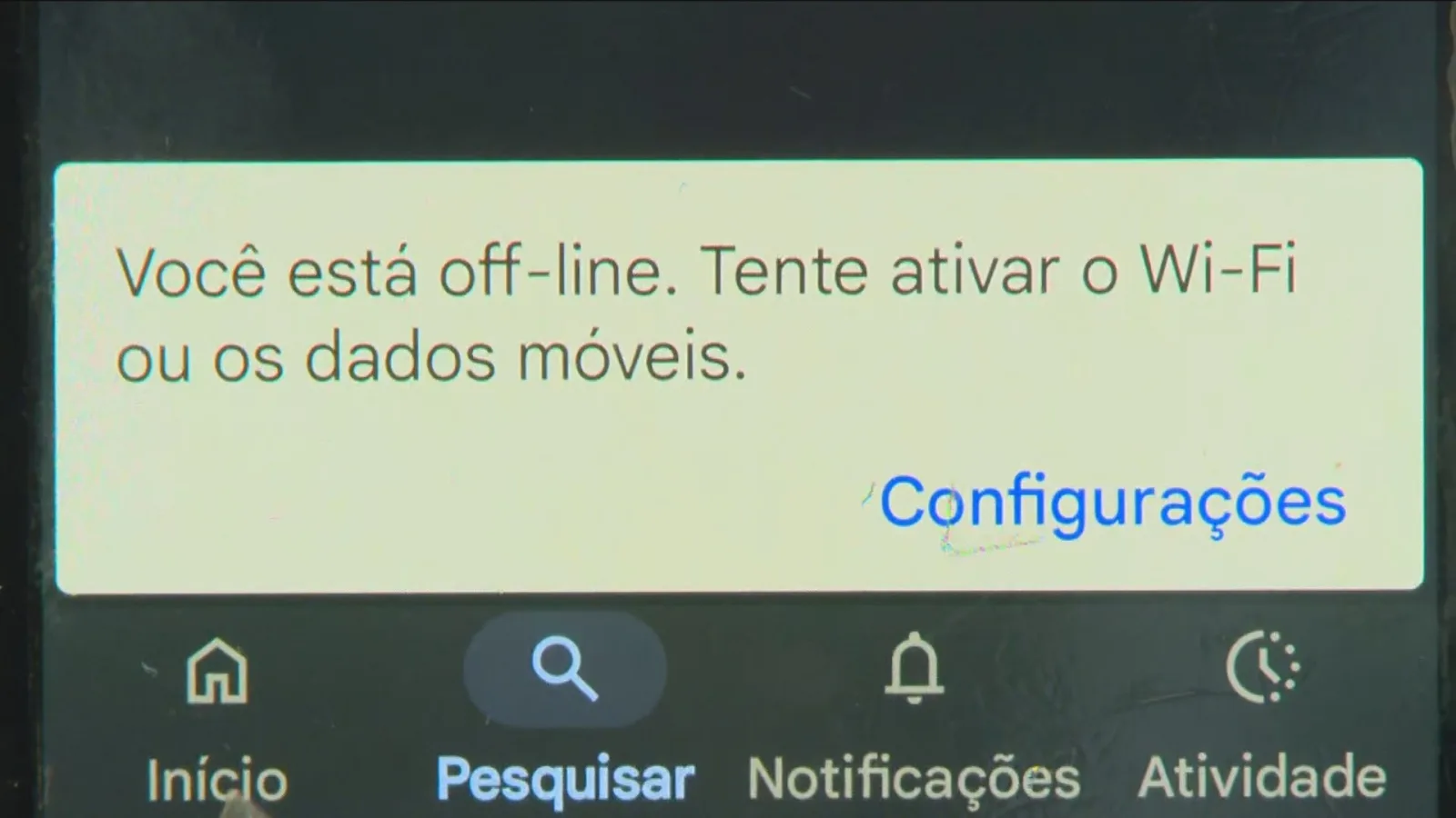 Tráfico impõe provedores clandestinos e restringe acesso à internet em comunidades do RJ