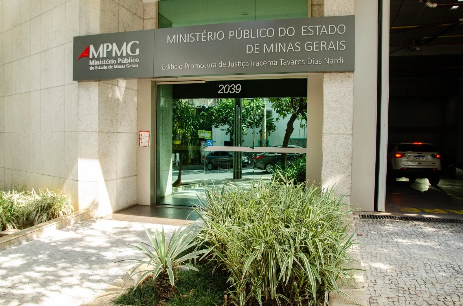 Procon-MPMG multa Agibank em R$ 886 mil por práticas abusivas no crédito consignado