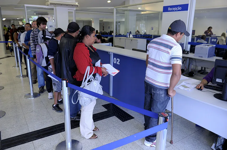Presidência do Congresso promulga lei para reduzir filas do INSS