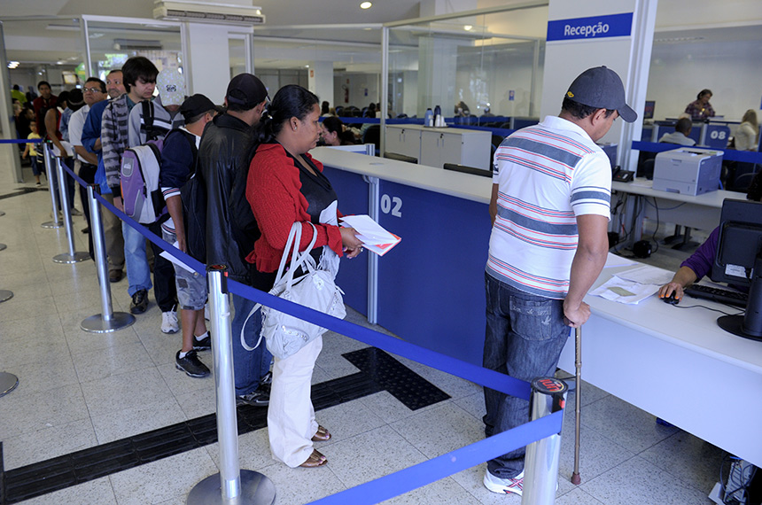 Presidência do Congresso promulga lei para reduzir filas do INSS