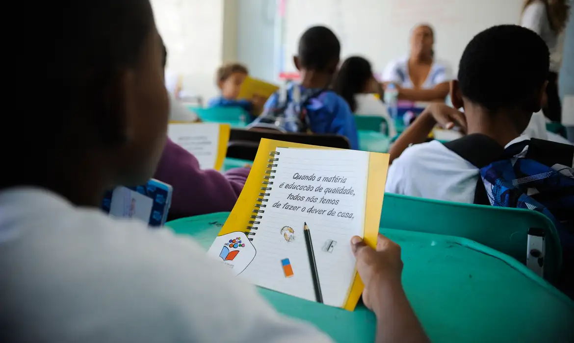 STF define prazo para aplicação do piso nacional do magistério a professores temporários