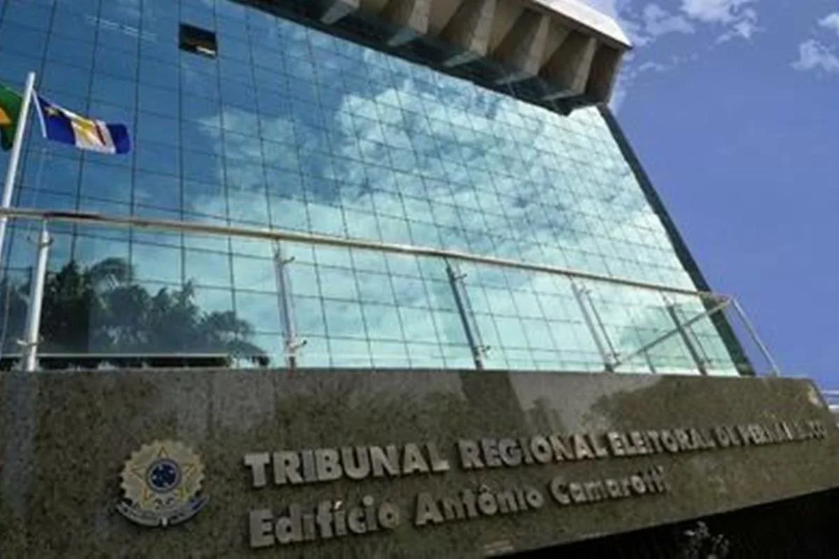 Fachada do prédio do Tribunal Regional Eleitoral de Pernambuco.