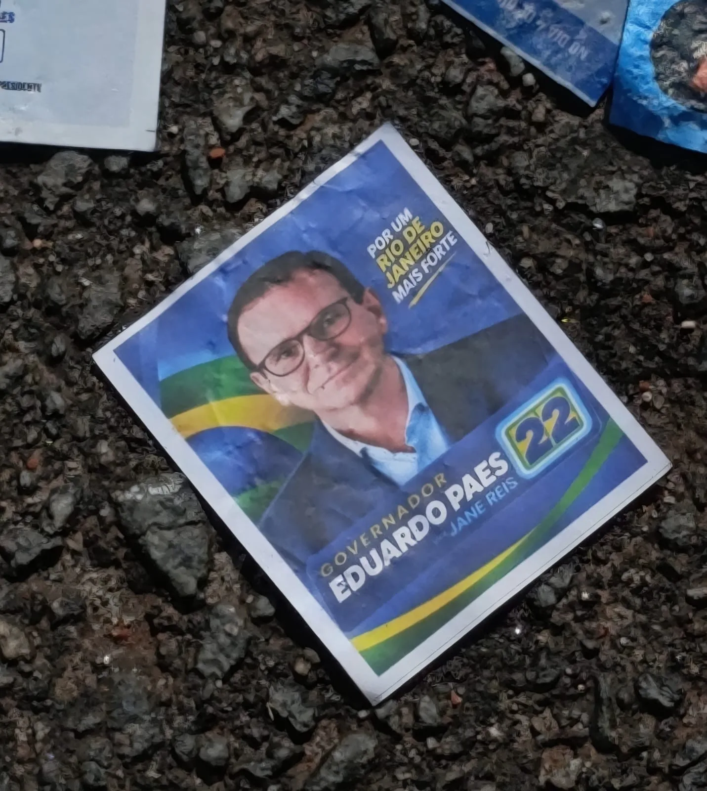 TRE-RJ apreende panfletos com associação indevida entre candidaturas de Eduardo Paes e Douglas Ruas