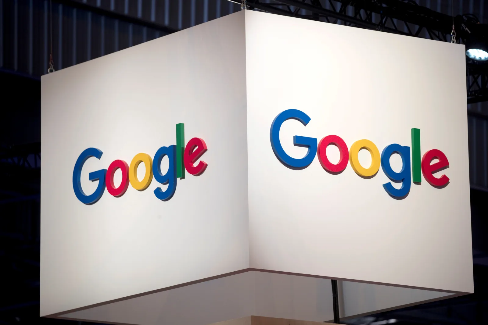 União Europeia multa Google em US$ 462 milhões por falhas na geolocalização