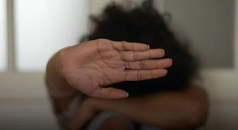 Casos de violência política contra mulheres disparam 380% segundo o TSE