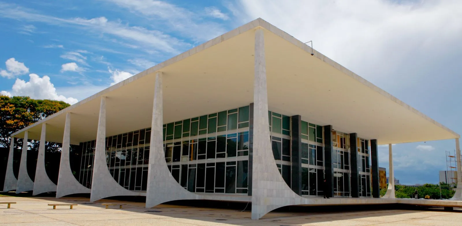 DC pede ao STF que idade mínima de candidato seja aferida no registro, e não na posse presumida