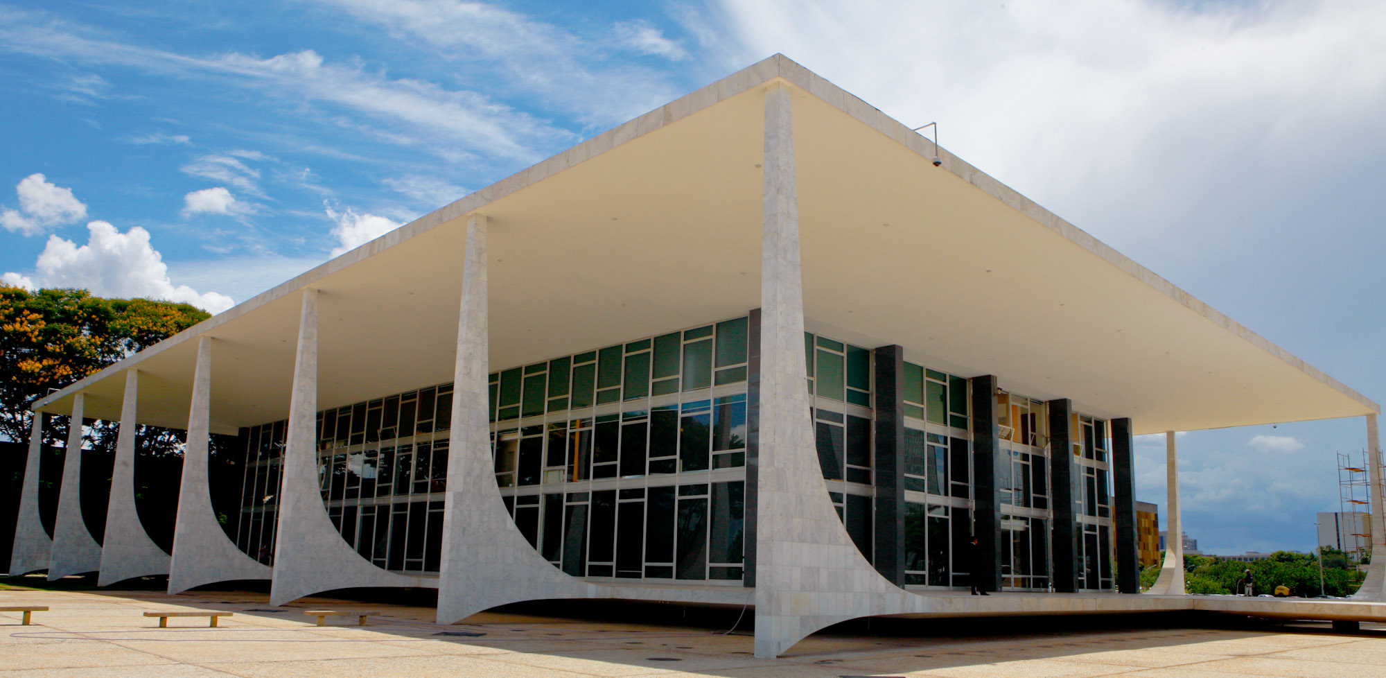 DC pede ao STF que idade mínima de candidato seja aferida no registro, e não na posse presumida