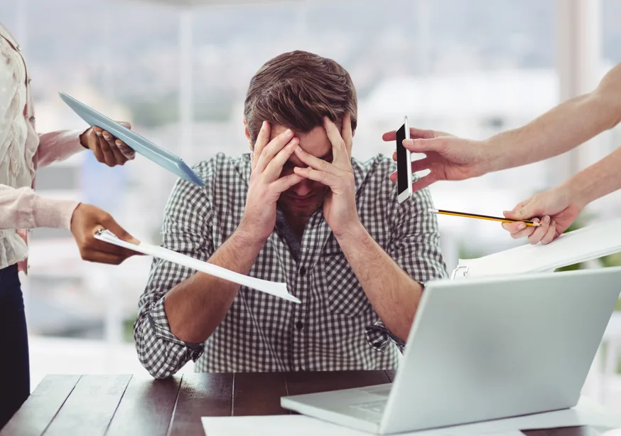 Justiça reconhece burnout como doença ocupacional e concede indenização e equiparação salarial