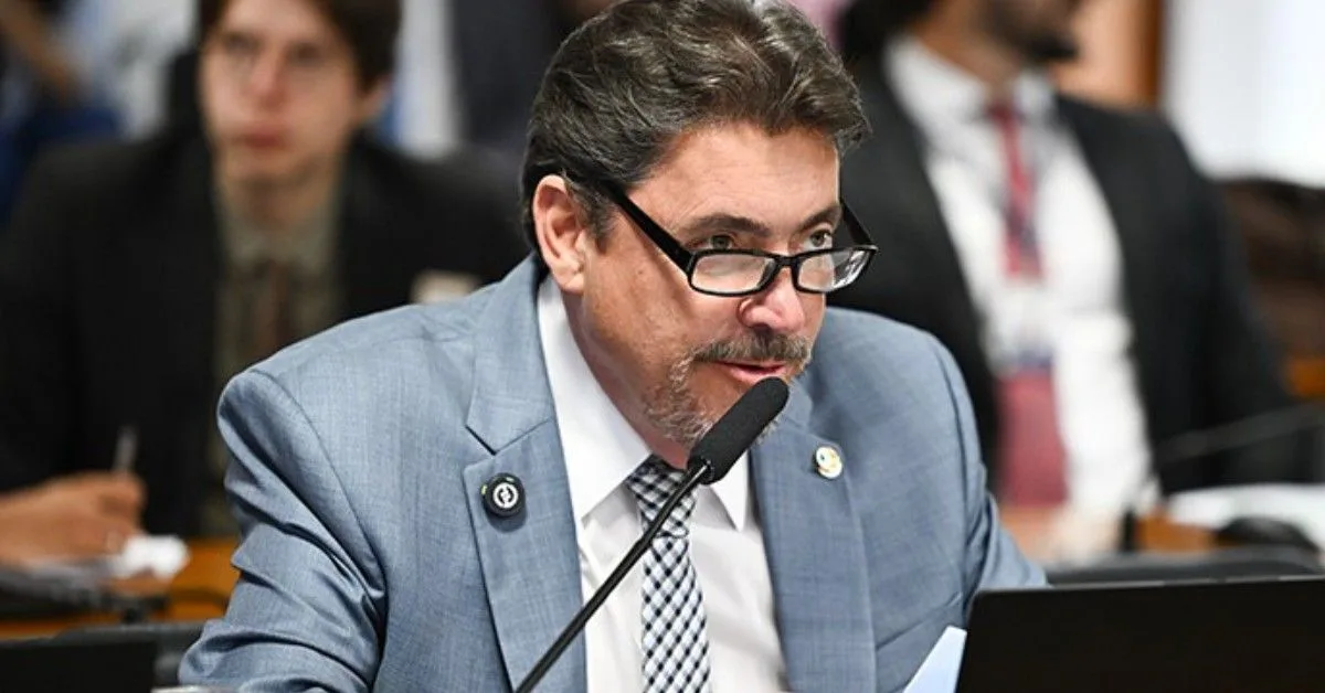 Comissão do Senado aprova projeto que agrava pena de adulto que comete crime com participação de menor