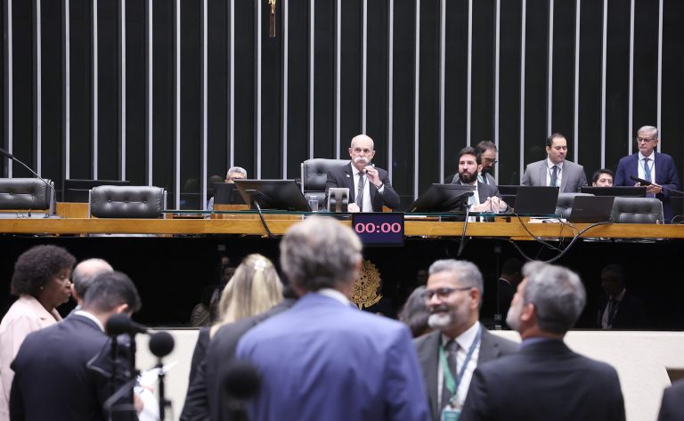 Câmara aprova urgência para projeto que altera a Lei de Crimes Ambientais para pequenos produtores